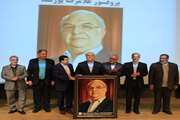 تقدیر از دکتر پورمند به عنوان چهره برگزیده در دومین جشنواره برترین ها در حوزه پژوهشی تولید مثل